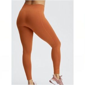 Fabletics sync high waisted seamless 7/8 legging • small • rust
